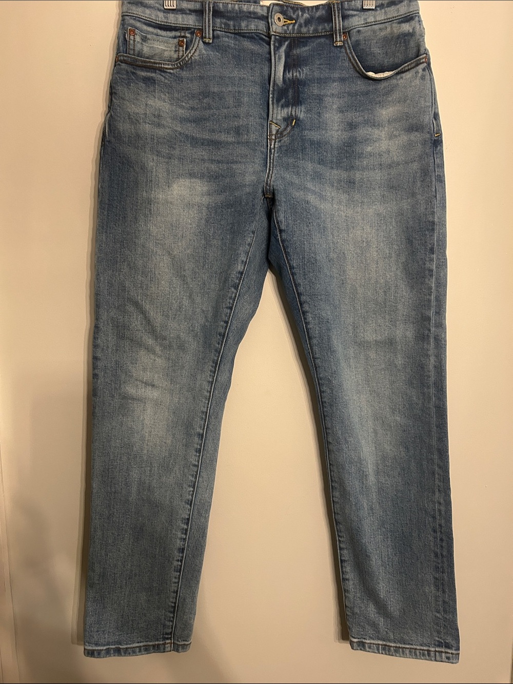 Flint & Tinder Men's Straight Jeans in Light Blue Wash